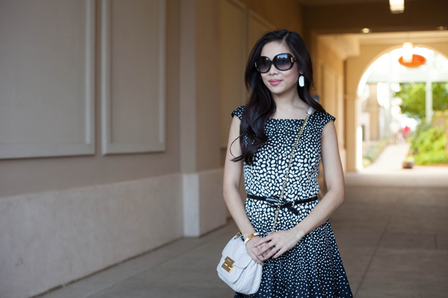 ann,taylor,monochrome,spots,spotted,polka,dot,dots,black,white,outfit,of,the,day,lookbook,style,hermes,clic,clac,kendra,scott,elle,earrings,josie,marin,lip,cheek,oil,everlasting,honey,via,spiga,ankle,strap,oversized,sunglasses,marc,jacobs,gold,michael,kors,sloan,quilted,crossbody,bag,purse
