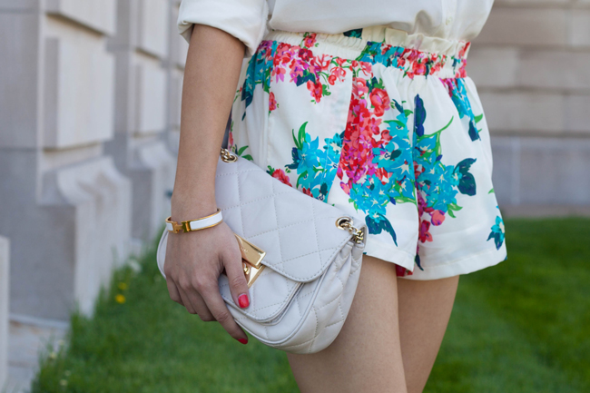 gucci,sunglasses,lookbook,lucca,couture,floral,shorts,turquoise,pink,white,ivory,cream,j,crew,silk,blouse,button,down,spring,style,outfit,styling,fashion,blogger,style,hermes,clic,clac,h,michael,kors,quilted,crossbody,clutch,handbag,sloan,vince,camuto,bellini,melinda,sandal,dogeared,anchor,necklace,joise,maran,oil,