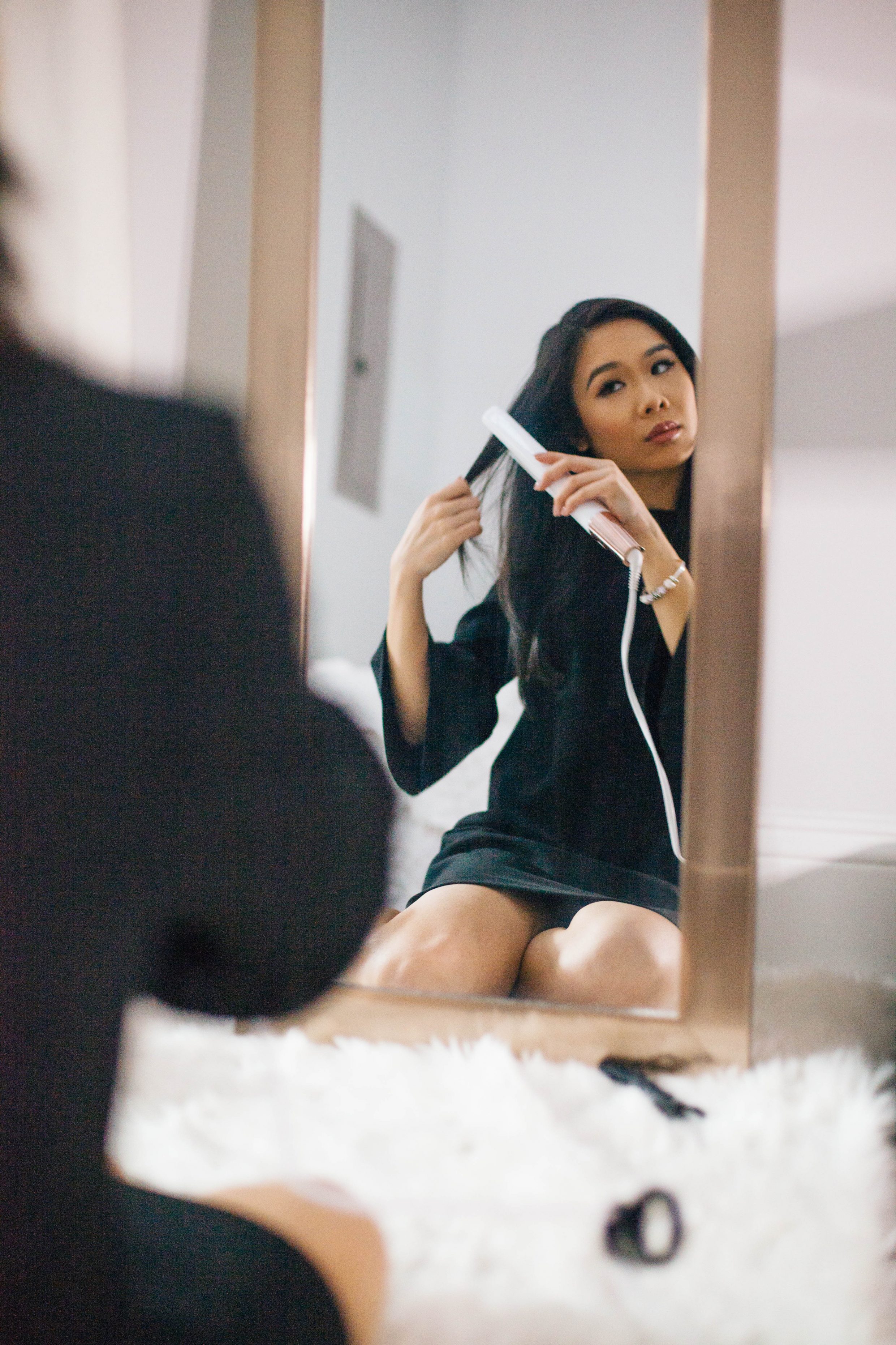 Blogger Hoang-Kim straightens her hair with the T3 SinglePass Luxe