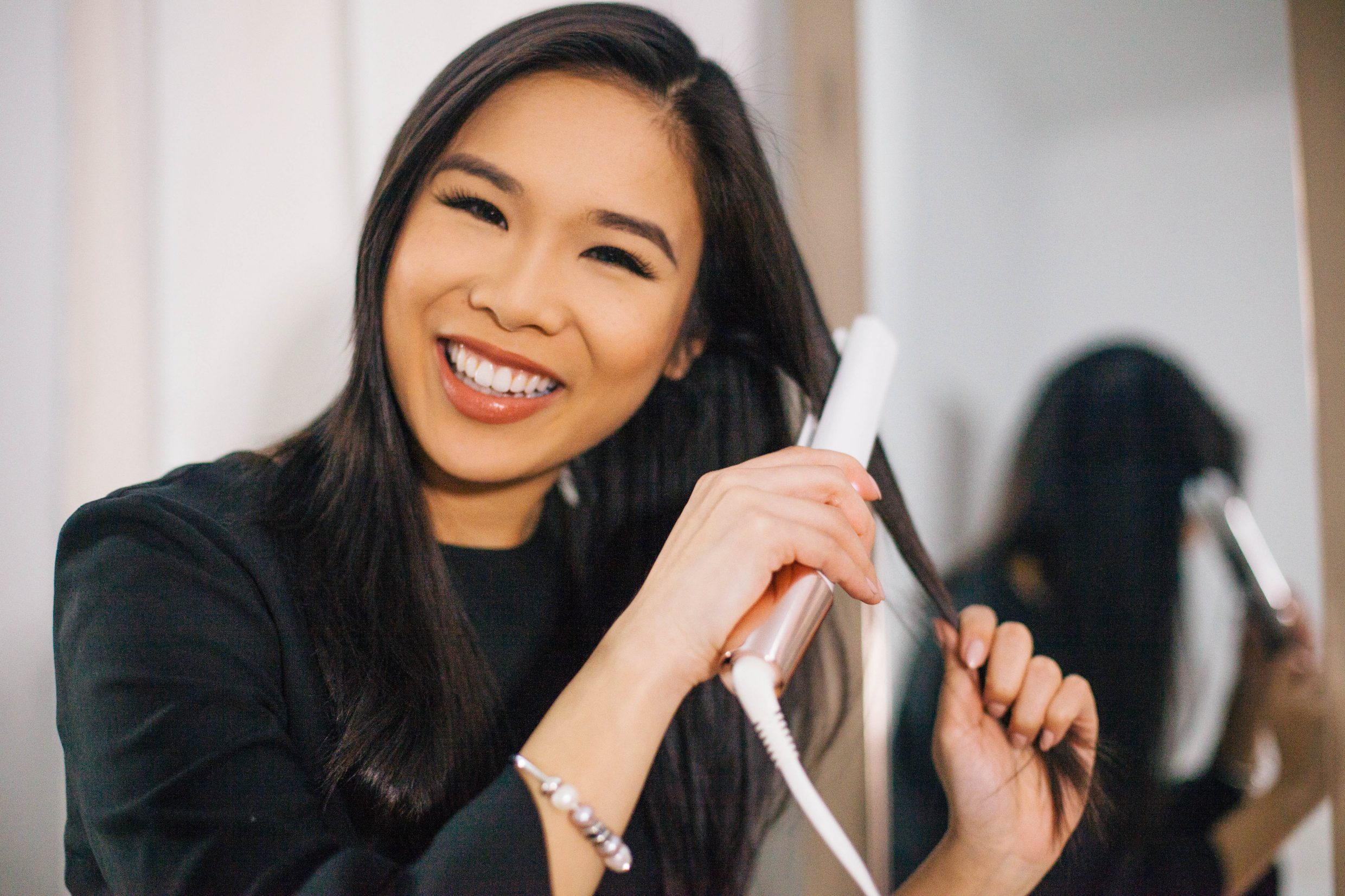 Blogger Hoang-Kim straightens her hair with the T3 SinglePass Luxe