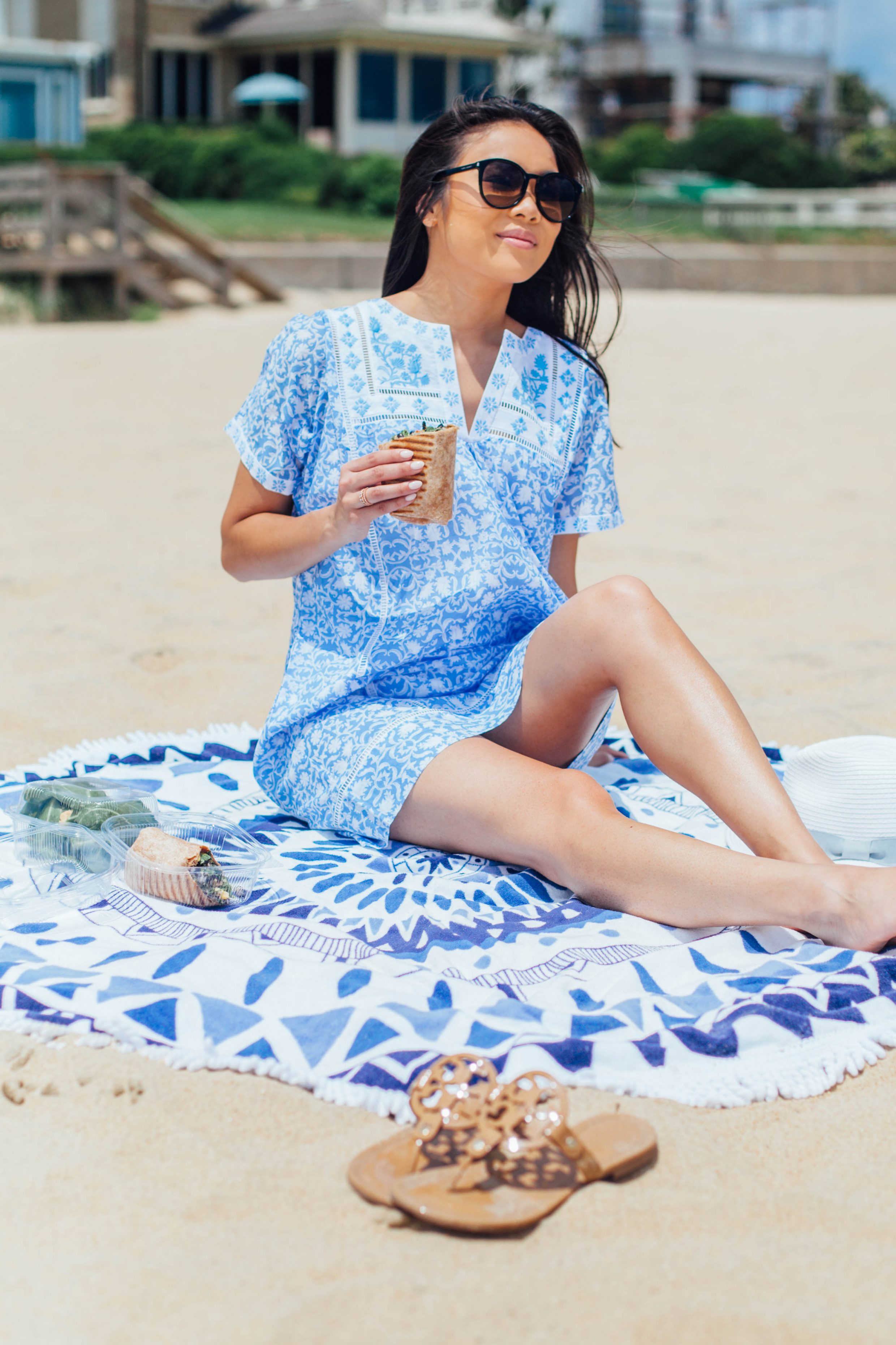 COLOR & CHIC | The perfect blue cover-up dress