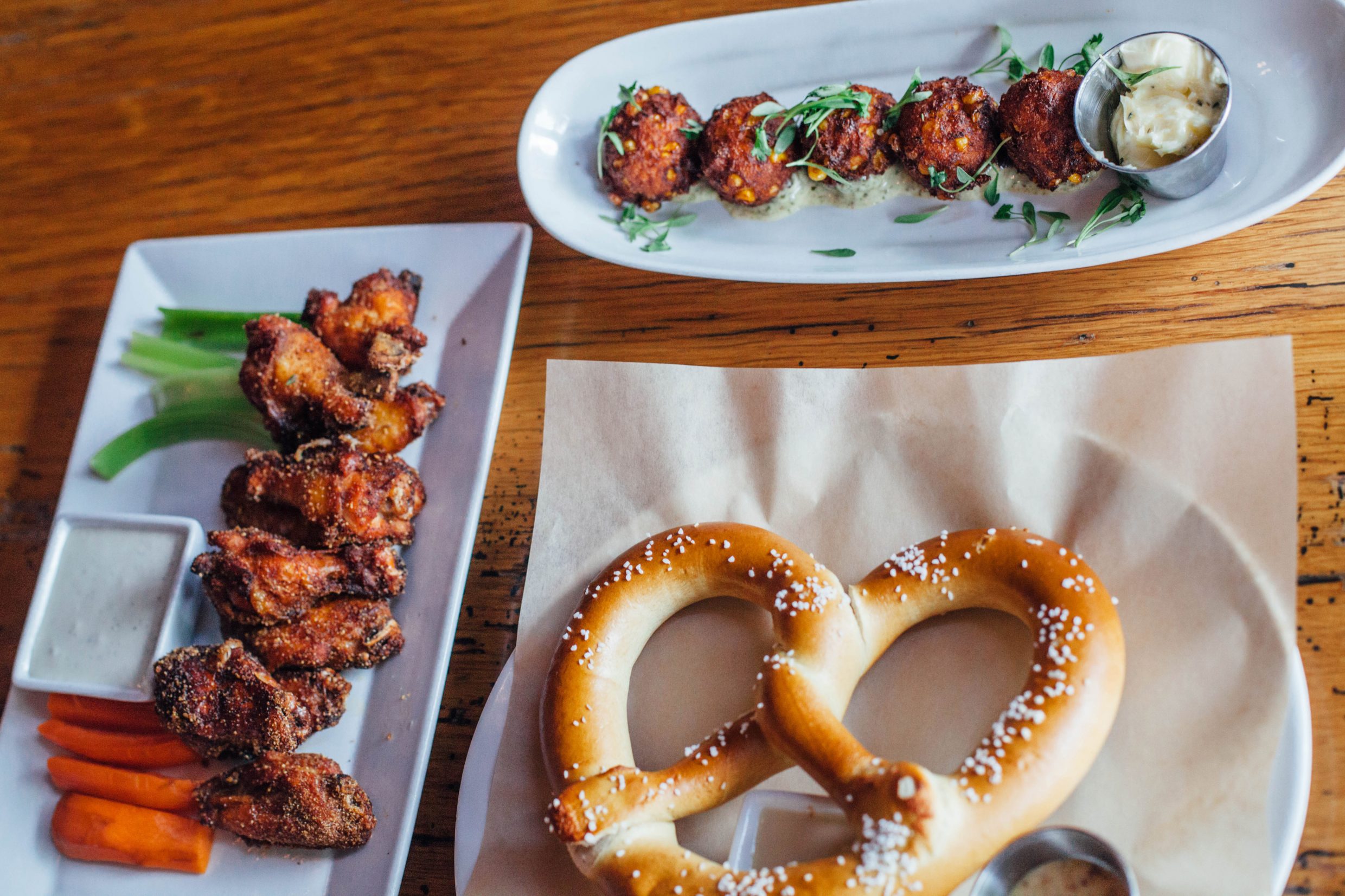 City Tap House 10 Spice Wings, Corn & Crab Hushpuppies | A weekend in Washington, D.C. | Travel and Food Guide