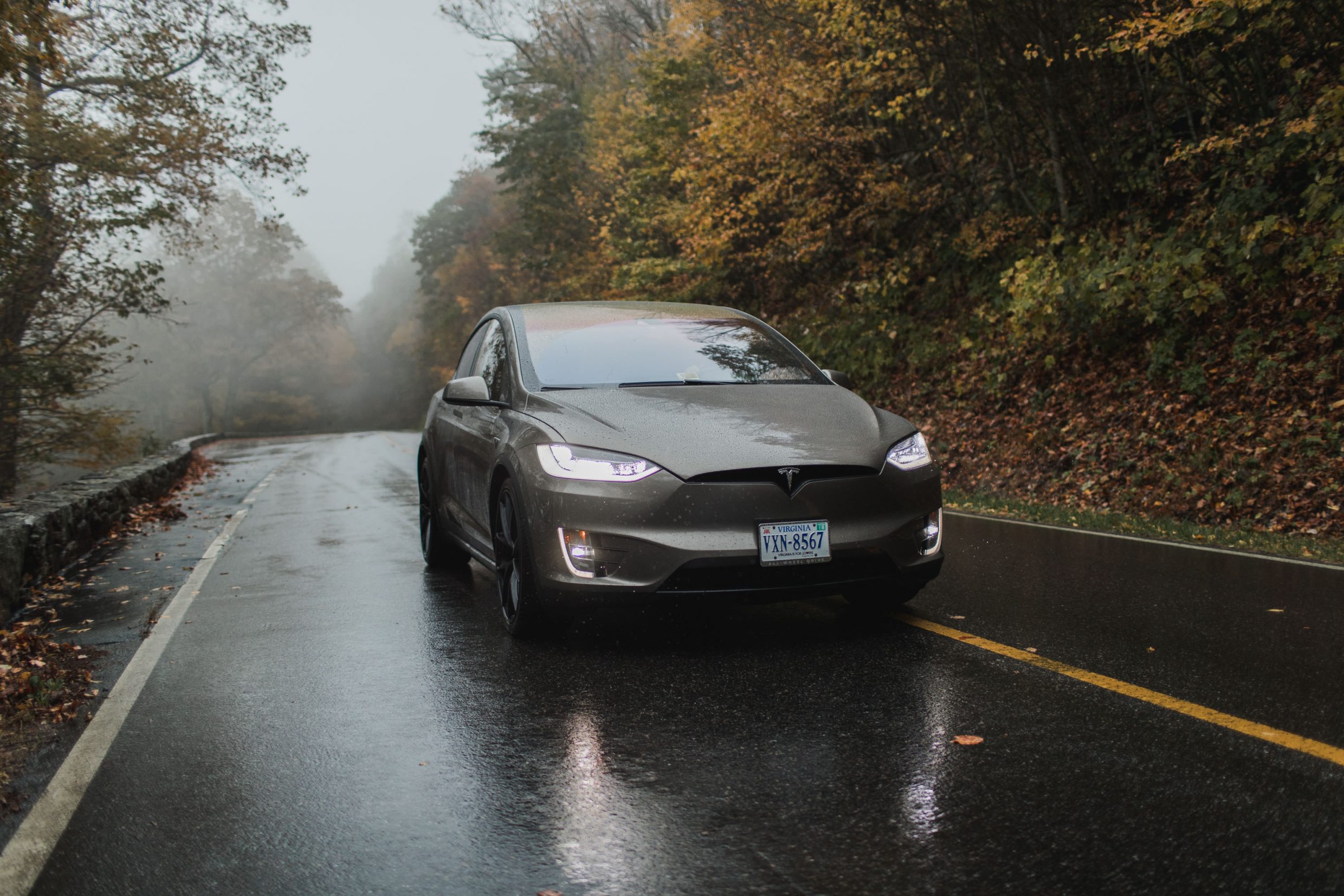 Driving a Tesla Model X into the Virginia Mountains of Shenandoah Valley for fall foliage