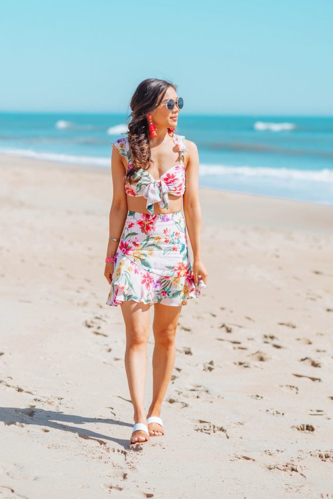 Beach Vibes :: My Favorite Sandals for Summer - Color & Chic