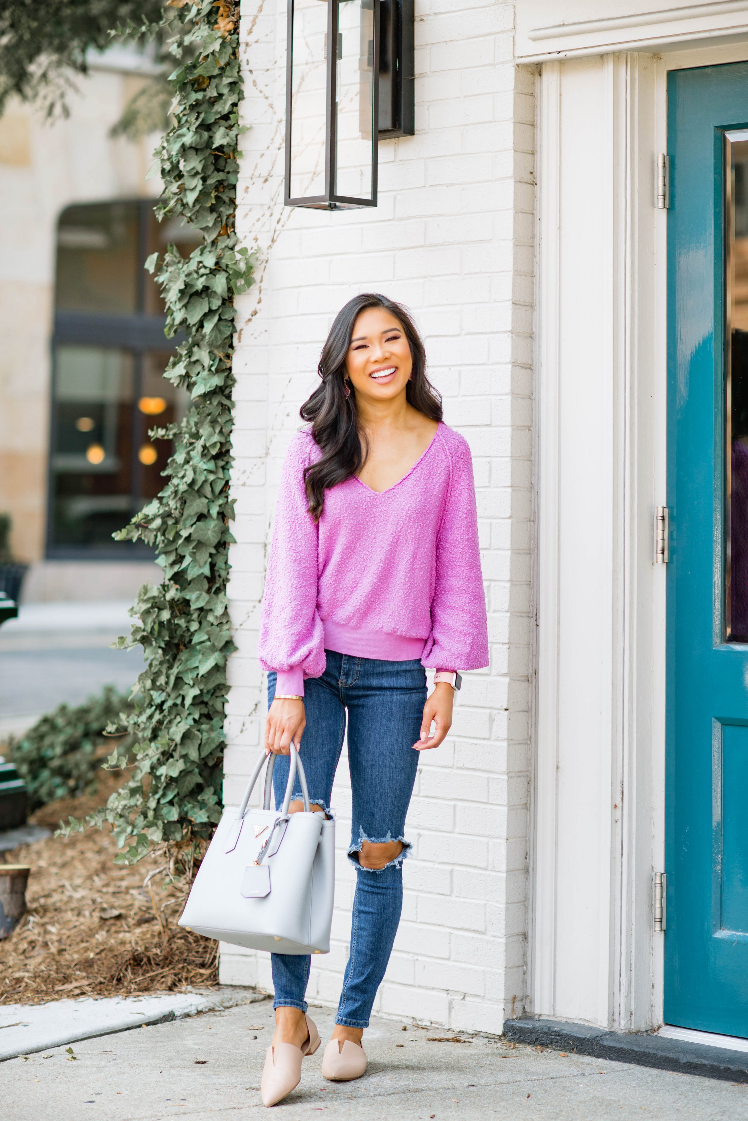 Hoang-Kim wears an easy fall outfit idea with slouchy balloon sleeve sweater, jeans and d'orsay nude flats