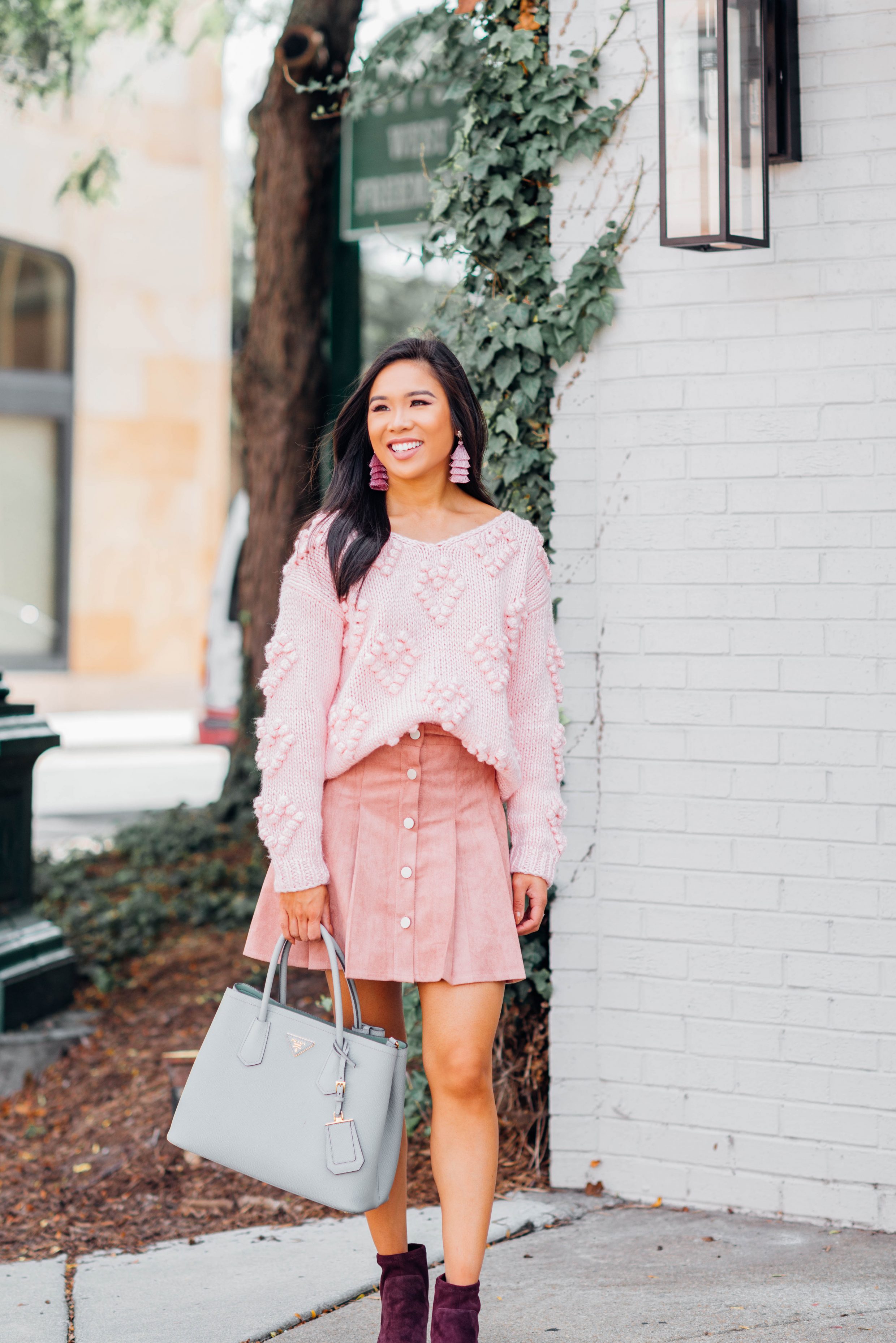 Blogger Hoang-Kim wears a pink monochromatic look for fall