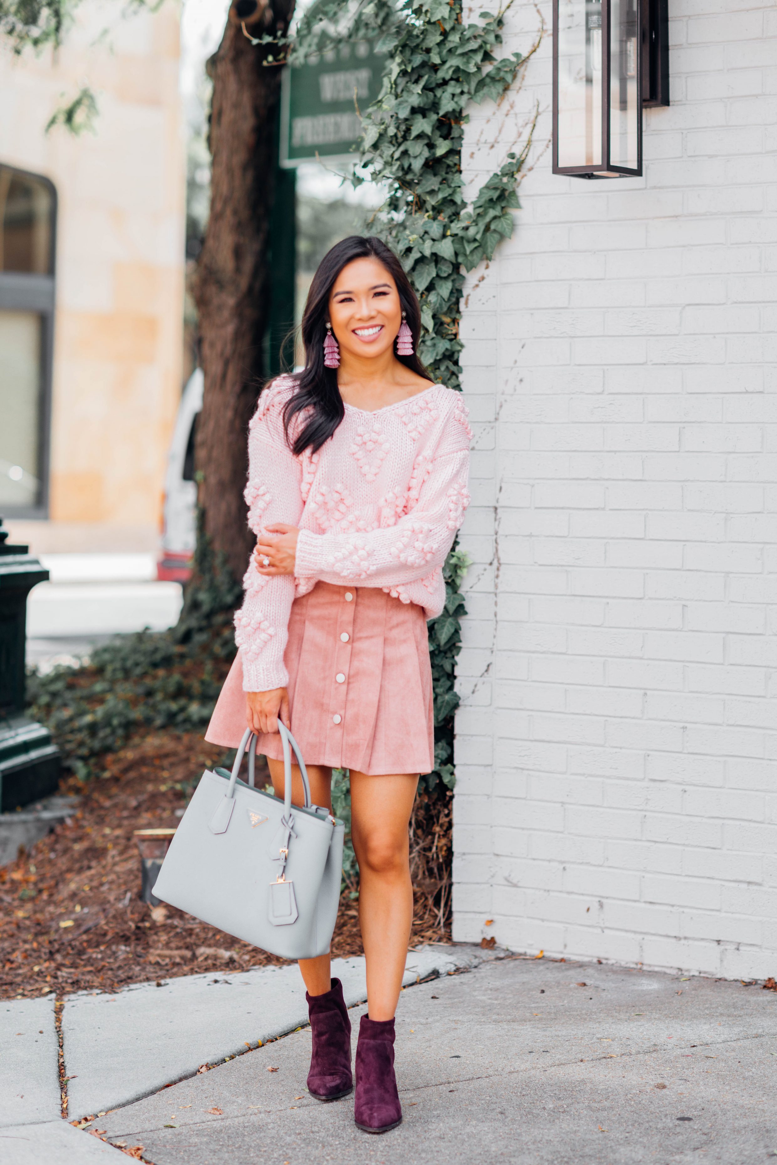 Blogger Hoang-Kim wears a pink monochromatic look for fall