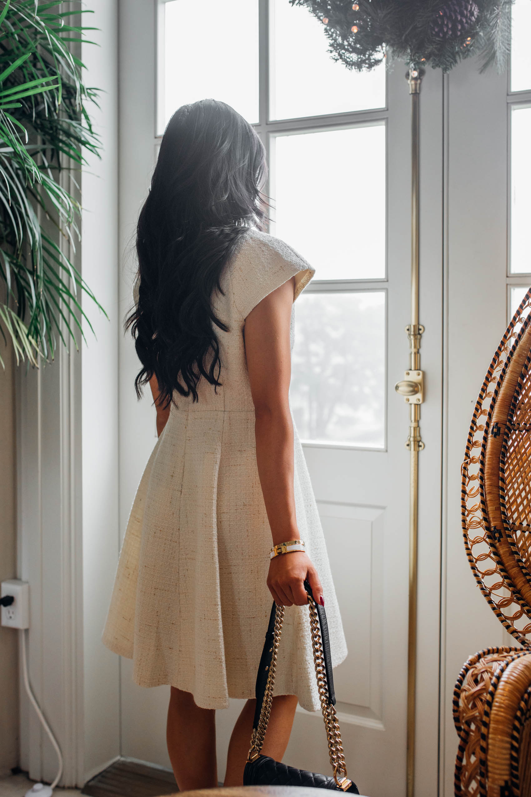 Blogger Hoang-Kim shares how to wear a white dress during winter