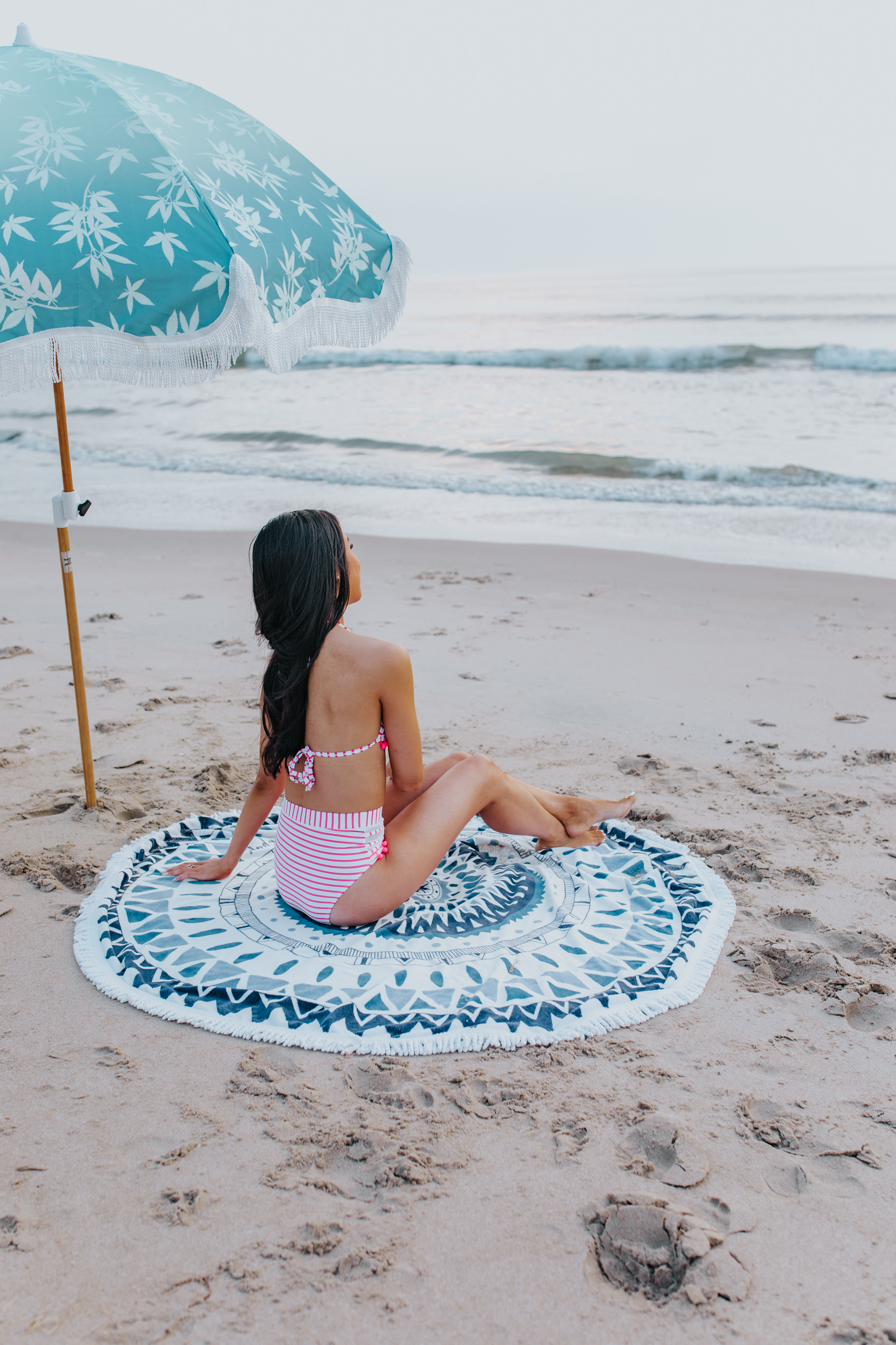 Blogger Hoang-Kim at the Virginia Beach Oceanfront with a Business & Pleasure beach umbrella and Beach People Roundie