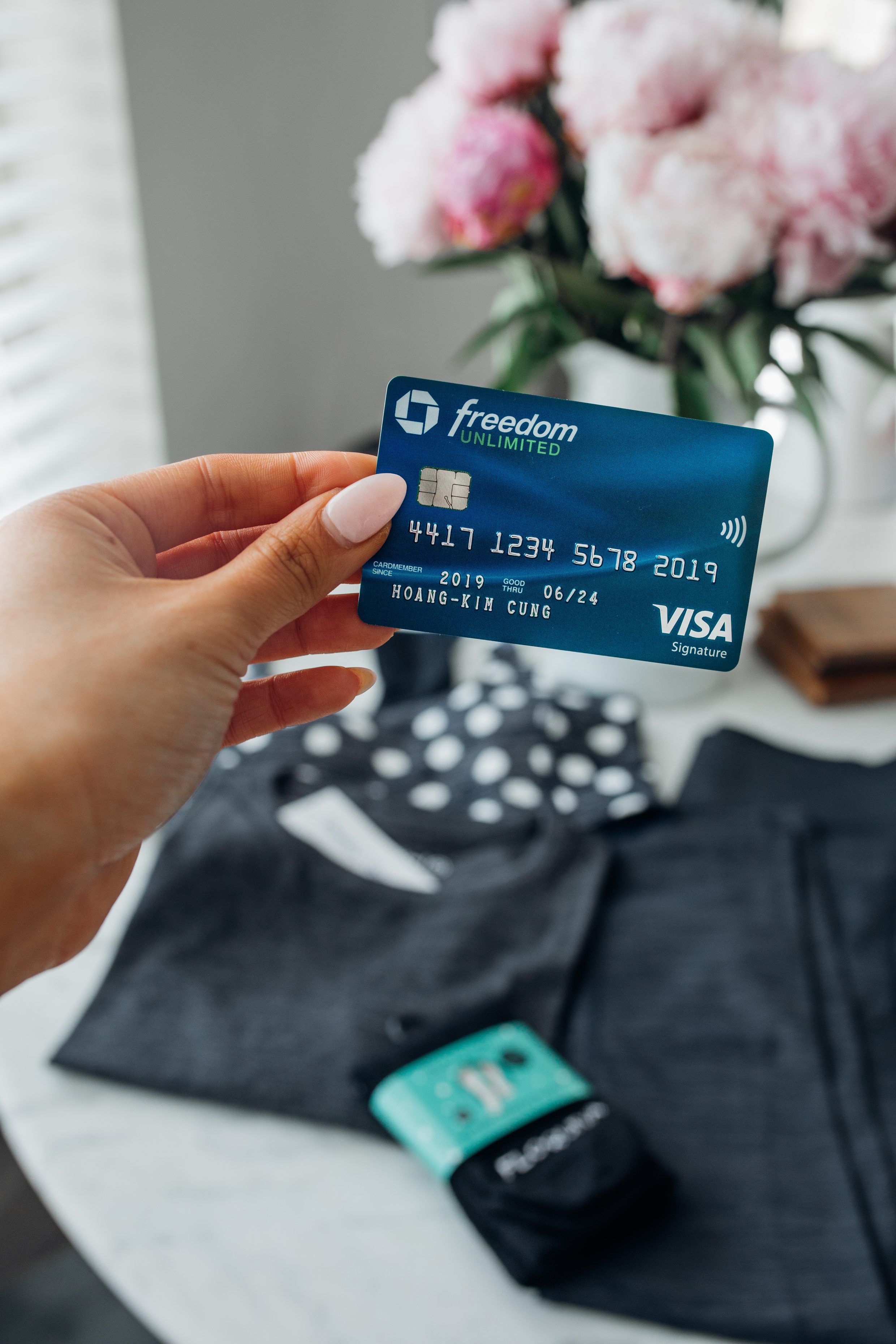 Blogger Hoang-Kim uses her Chase Freedom Unlimited Card make purchases and get cash back