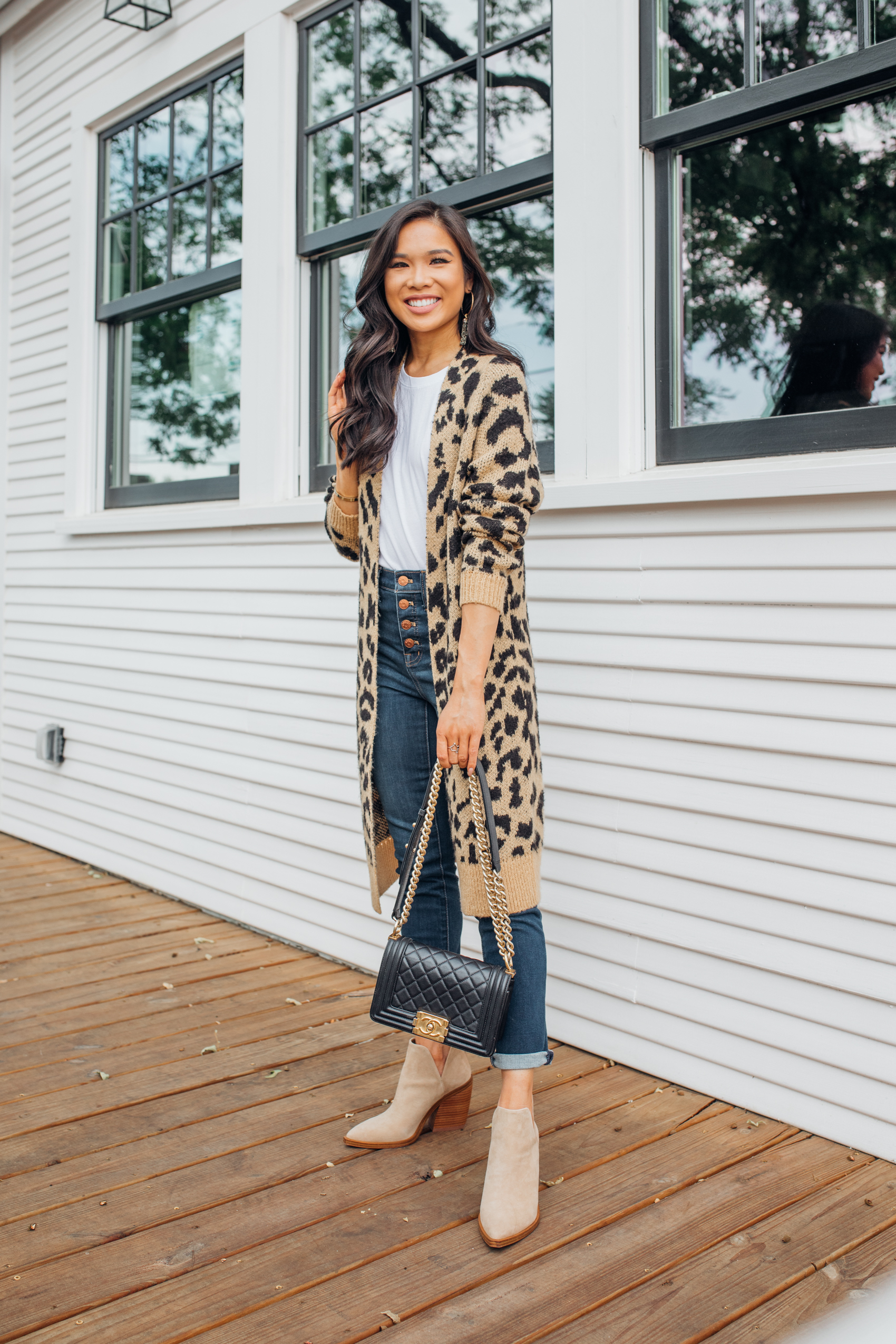 How to style a leopard cardigan outfit for fall with booties