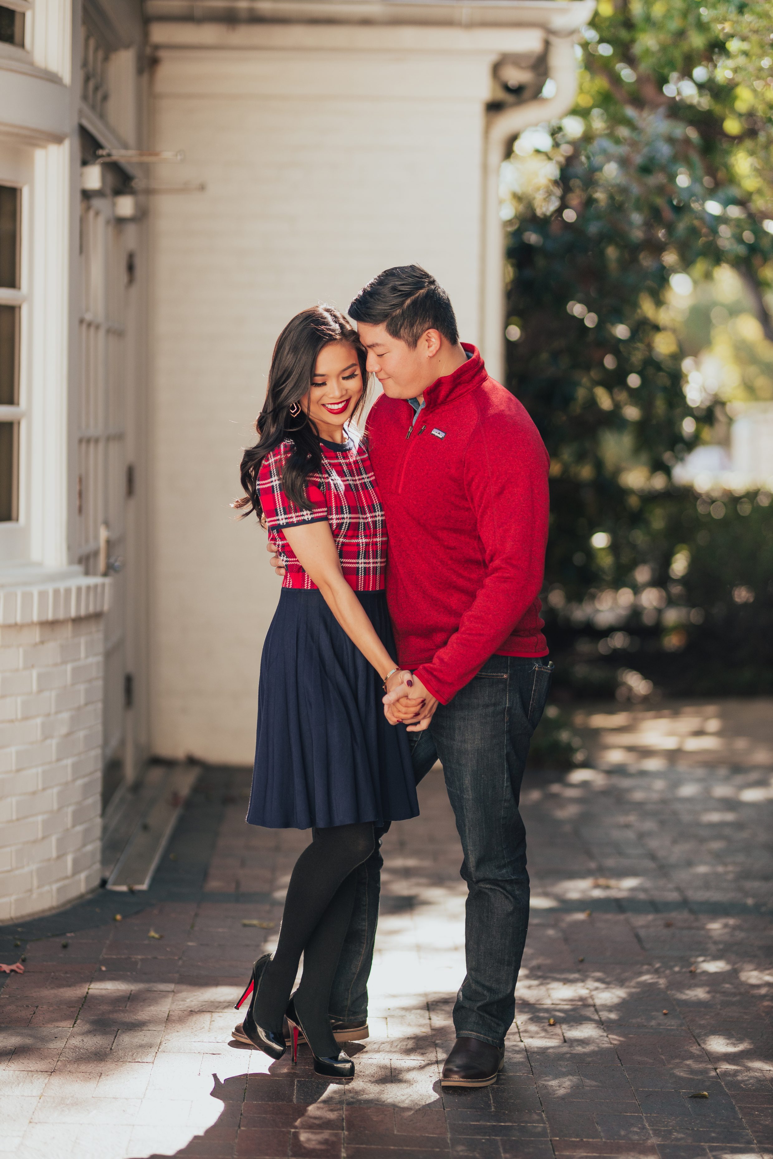 3 Simple Ways To Get Cute Couples Christmas Photos from blogger Hoang-Kim