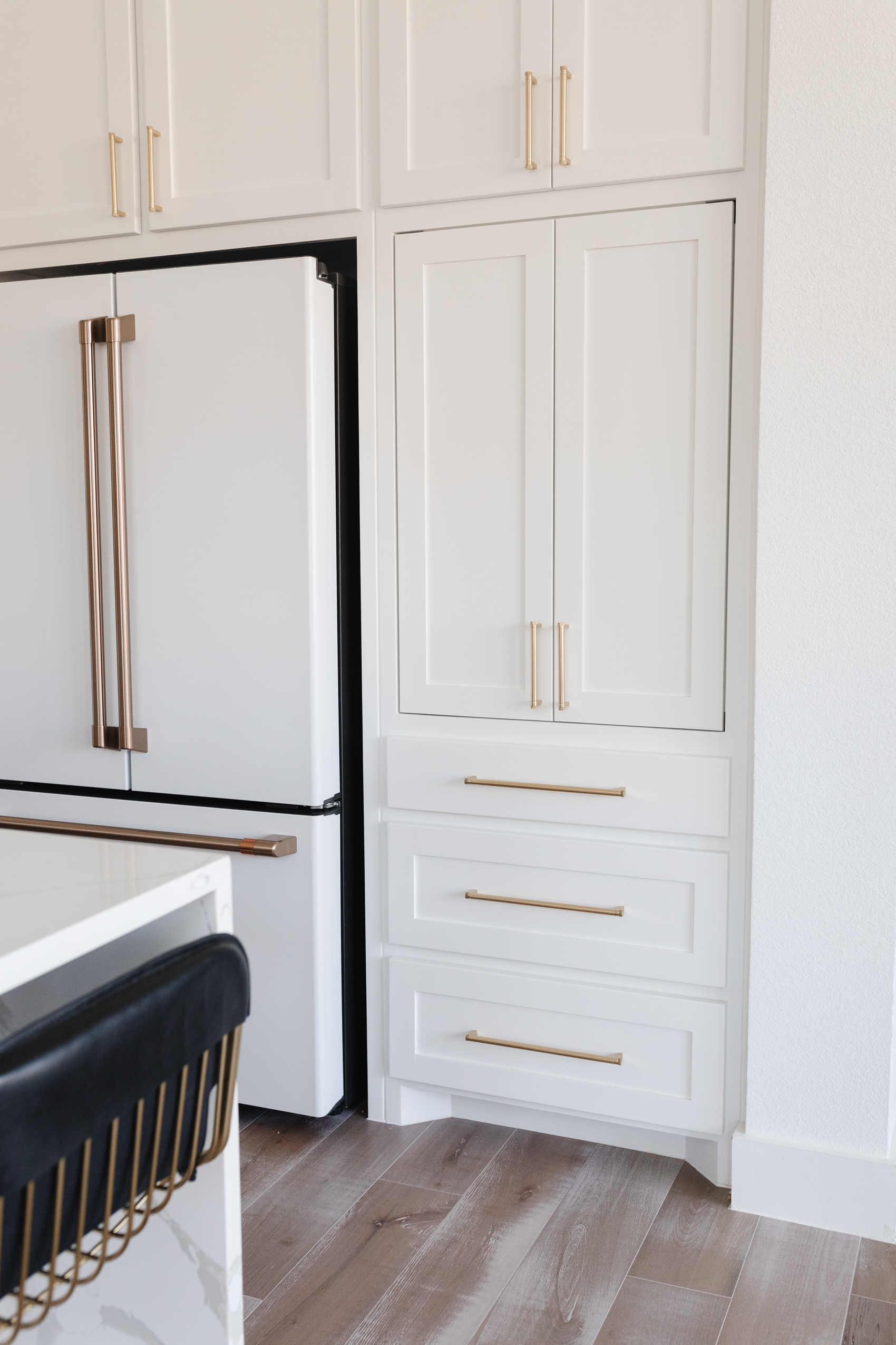 How to Easily Install Cabinet Hardware - Color & Chic