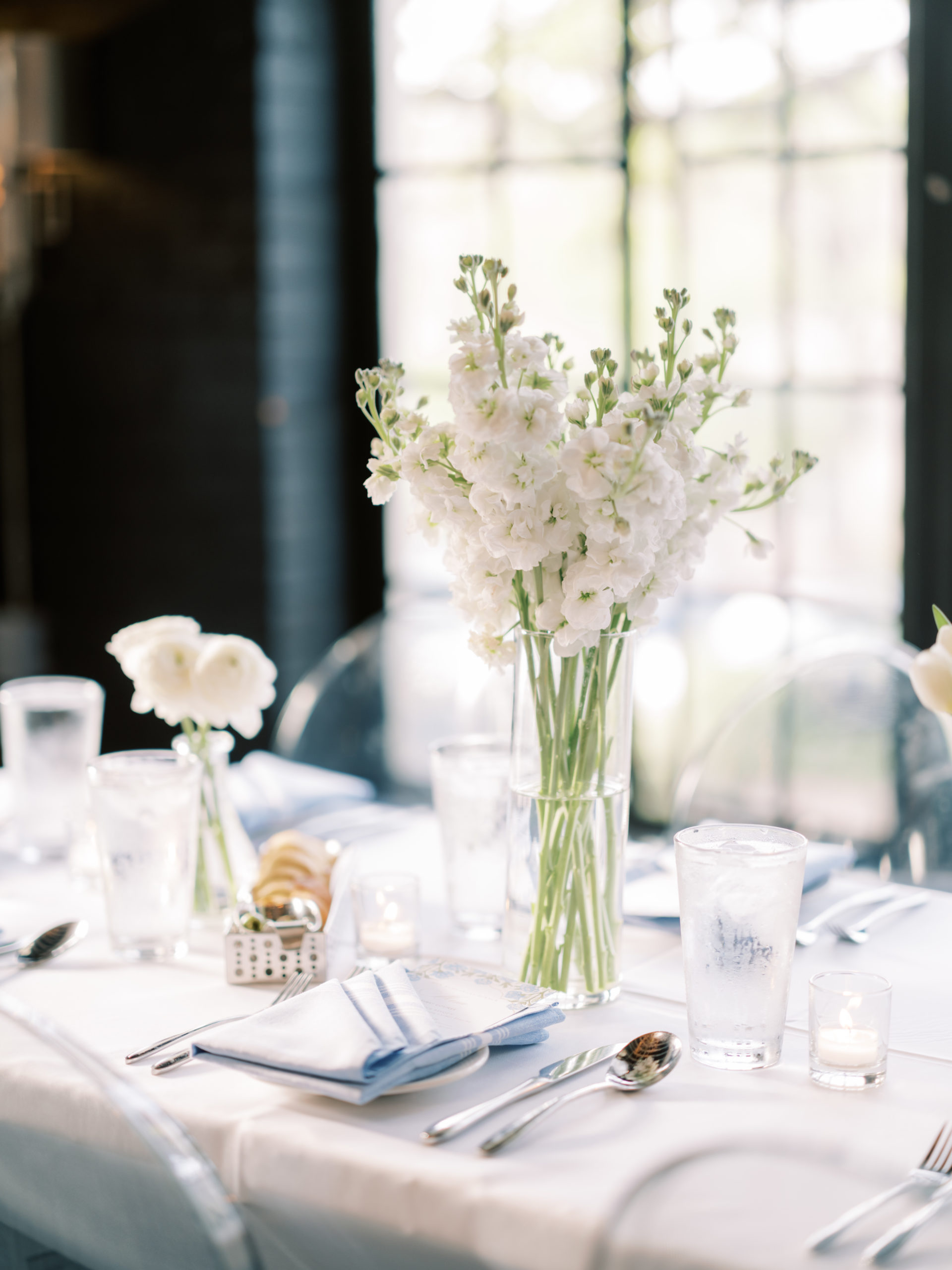 Rehearsal dinner table setting with white florals from Something Pretty Floral at Lounge 31 in Highland Park Village