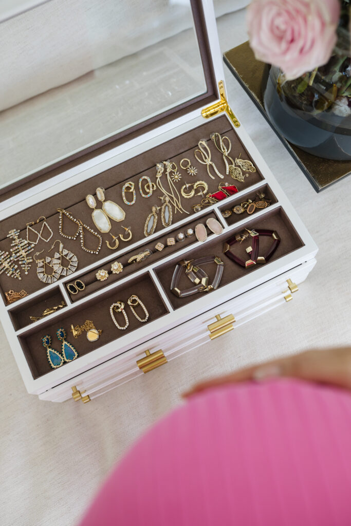 kendra scott large jewelry box with best mother's day jewelry gifts
